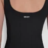 Balance-Kompressionskleid mit integrierten Shorts