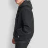 Bomberjacke aus Kunstwolle mit Kapuze und Latzhose Bomberjacke aus Kunstwolle mit Kapuze und Latzhose