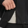 Bomberjacke aus Kunstwolle mit Kapuze und Latzhose Bomberjacke aus Kunstwolle mit Kapuze und Latzhose