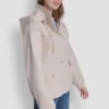 Bomberjacke mit hohem Kragen und Kapuze Bomberjacke mit hohem Kragen und Kapuze