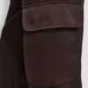 Cargohose mit hoher Leibhöhe, weitem Bein und Satin Cargohose mit hoher Leibhöhe, weitem Bein und Satin