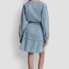 Denim-Kleid mit Gürtel und V-Ausschnitt Denim-Kleid mit Gürtel und V-Ausschnitt