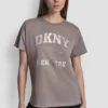 DKNY 1989 Logo-T-Shirt mit Strassnieten DKNY 1989 Logo-T-Shirt mit Strassnieten