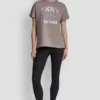 DKNY 1989 Logo-T-Shirt mit Strassnieten DKNY 1989 Logo-T-Shirt mit Strassnieten