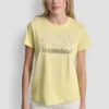 DKNY Jeans T-Shirt mit gestapeltem Logo und Strass-Steinen DKNY Jeans T-Shirt mit gestapeltem Logo und Strass-Steinen