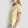 DKNY Jeans T-Shirt mit gestapeltem Logo und Strass-Steinen DKNY Jeans T-Shirt mit gestapeltem Logo und Strass-Steinen