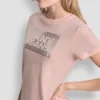 DKNY Jeans T-Shirt mit gestapeltem Logo und Strass-Steinen DKNY Jeans T-Shirt mit gestapeltem Logo und Strass-Steinen