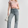 DKNY Jeans T-Shirt mit gestapeltem Logo und Strass-Steinen DKNY Jeans T-Shirt mit gestapeltem Logo und Strass-Steinen