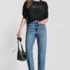 DKNY Sweatshirt mit Rundhalsausschnitt und aufgedrucktem NY-Logo mit Strassverzierung DKNY Sweatshirt mit Rundhalsausschnitt und aufgedrucktem NY-Logo mit Strassverzierung