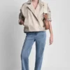 Einreihiger kurzer Trenchcoat im Military-Stil Einreihiger kurzer Trenchcoat im Military-Stil
