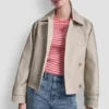 Einreihiger kurzer Trenchcoat im Military-Stil Einreihiger kurzer Trenchcoat im Military-Stil
