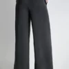 Extra hoch geschnittene Hose mit weitem Bein Extra hoch geschnittene Hose mit weitem Bein
