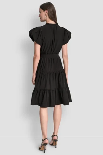 fit and flare kleid mit puff rmeln und v ausschnitt 2 330x495 - Fit-and-Flare-Kleid mit Puff-&Auml;rmeln und V-Ausschnitt