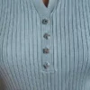 Geripptes Polohemd mit Strass-Knöpfen Geripptes Polohemd mit Strass-Knöpfen