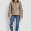 Gesteppte Jacke mit kontrastierendem Kragen Gesteppte Jacke mit kontrastierendem Kragen