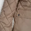 Gesteppte Jacke mit kontrastierendem Kragen Gesteppte Jacke mit kontrastierendem Kragen