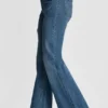 Hoch geschnittene, Relaxed Fit-Flare-Jeans mit Taschen Hoch geschnittene, Relaxed Fit-Flare-Jeans mit Taschen