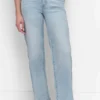 Hoch taillierte, gerade geschnittene Jeans Hoch taillierte, gerade geschnittene Jeans