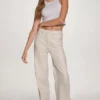 Hoch taillierte, gerade geschnittene Jeans Hoch taillierte, gerade geschnittene Jeans