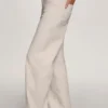 Hoch taillierte, gerade geschnittene Jeans Hoch taillierte, gerade geschnittene Jeans