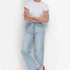 Hoch taillierte, gerade geschnittene Jeans Hoch taillierte, gerade geschnittene Jeans