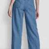Hoch taillierte Hose mit Gürtel Hoch taillierte Hose mit Gürtel