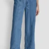Hoch taillierte Hose mit Gürtel Hoch taillierte Hose mit Gürtel