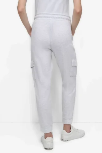 Hoch taillierte, mit Nieten verzierte Slim-Fit-Jogginghose