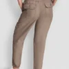 Hoch taillierte, schmal geschnittene Utility-Jogginghose Hoch taillierte, schmal geschnittene Utility-Jogginghose