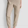 Hoch taillierte, schmal geschnittene Utility-Jogginghose Hoch taillierte, schmal geschnittene Utility-Jogginghose