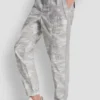 Hoch taillierte, schmal geschnittene Utility-Jogginghose Hoch taillierte, schmal geschnittene Utility-Jogginghose