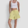 Hoch taillierte Sweat-Shorts mit Logo