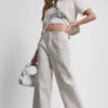 Hoch taillierte Twill-Hose mit weitem Bein Hoch taillierte Twill-Hose mit weitem Bein