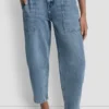 Hoch taillierte Utility-Jeans mit geradem Bein Hoch taillierte Utility-Jeans mit geradem Bein