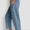 Hoch taillierte Utility-Jeans mit geradem Bein Hoch taillierte Utility-Jeans mit geradem Bein