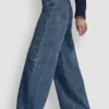 Hoch taillierte, weit geschnittene Hose Hoch taillierte, weit geschnittene Hose