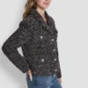 Jacke mit Knöpfen und praktischen Taschen Jacke mit Knöpfen und praktischen Taschen