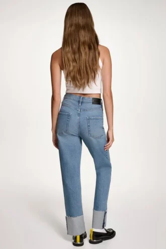 Jeans mit hoher Leibhöhe, geradem Bein, unversäuberten Bündchen und Umschlag
