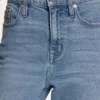 Jeans mit hoher Leibhöhe, geradem Bein, unversäuberten Bündchen und Umschlag Jeans mit hoher Leibhöhe, geradem Bein, unversäuberten Bündchen und Umschlag