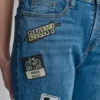 Jeans mit mittlerer Leibhöhe, Nieten und Aufnähern, Straight-Bein-Jeans