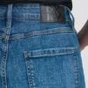 Jeans mit mittlerer Leibhöhe, Nieten und Aufnähern, Straight-Bein-Jeans