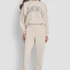 Jogginghose mit hochgeschnittenem Bund, Relaxed Fit und Varisty-Logo aus Strasssteinen Jogginghose mit hochgeschnittenem Bund, Relaxed Fit und Varisty-Logo aus Strasssteinen