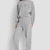 Jogginghose mit hochgeschnittenem Bund, Relaxed Fit und Varisty-Logo aus Strasssteinen Jogginghose mit hochgeschnittenem Bund, Relaxed Fit und Varisty-Logo aus Strasssteinen