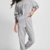Jogginghose mit hochgeschnittenem Bund, Relaxed Fit und Varisty-Logo aus Strasssteinen Jogginghose mit hochgeschnittenem Bund, Relaxed Fit und Varisty-Logo aus Strasssteinen