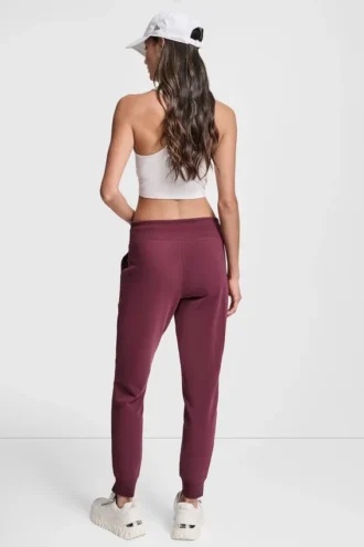 Jogginghose mit hoher Leibhöhe, zweifarbigem Logo und Kordelzug Jogginghose mit hoher Leibhöhe, zweifarbigem Logo und Kordelzug