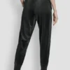 Jogginghose mit Slim-Fit-Schnitt, Velours und hochdichtem Sticklogo Jogginghose mit Slim-Fit-Schnitt, Velours und hochdichtem Sticklogo