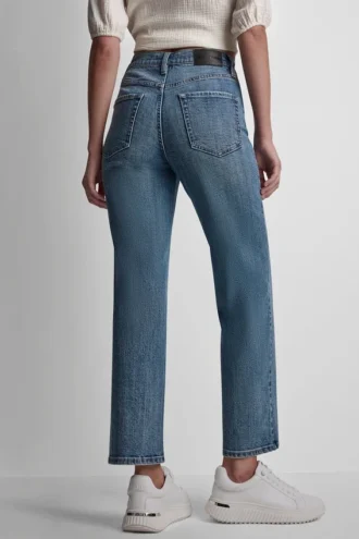 Klassische Straight-Jeans mit hoher Leibhöhe