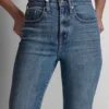 Klassische Straight-Jeans mit hoher Leibhöhe Klassische Straight-Jeans mit hoher Leibhöhe
