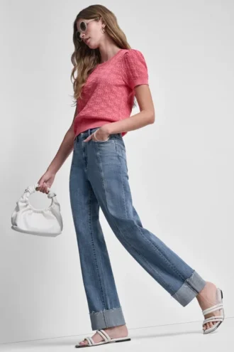 klassische straight leg jeans mit hoher leibhhe und bndchen 1 330x495 - Klassische Straight-Leg-Jeans mit hoher Leibh&ouml;he und B&uuml;ndchen