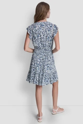 Kleid mit gesmokter Taille und V-Ausschnitt Kleid mit gesmokter Taille und V-Ausschnitt